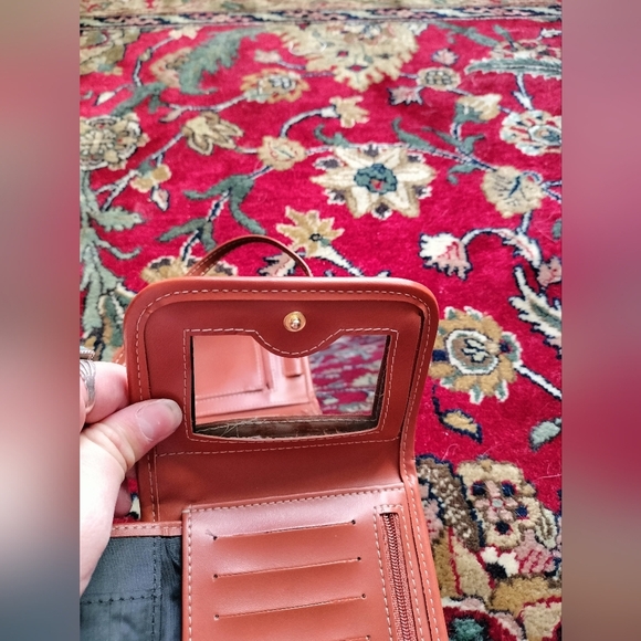 Rare Dooney & Bourke Black and Tan Leather Phone Crossbody - Picture 6 of 9